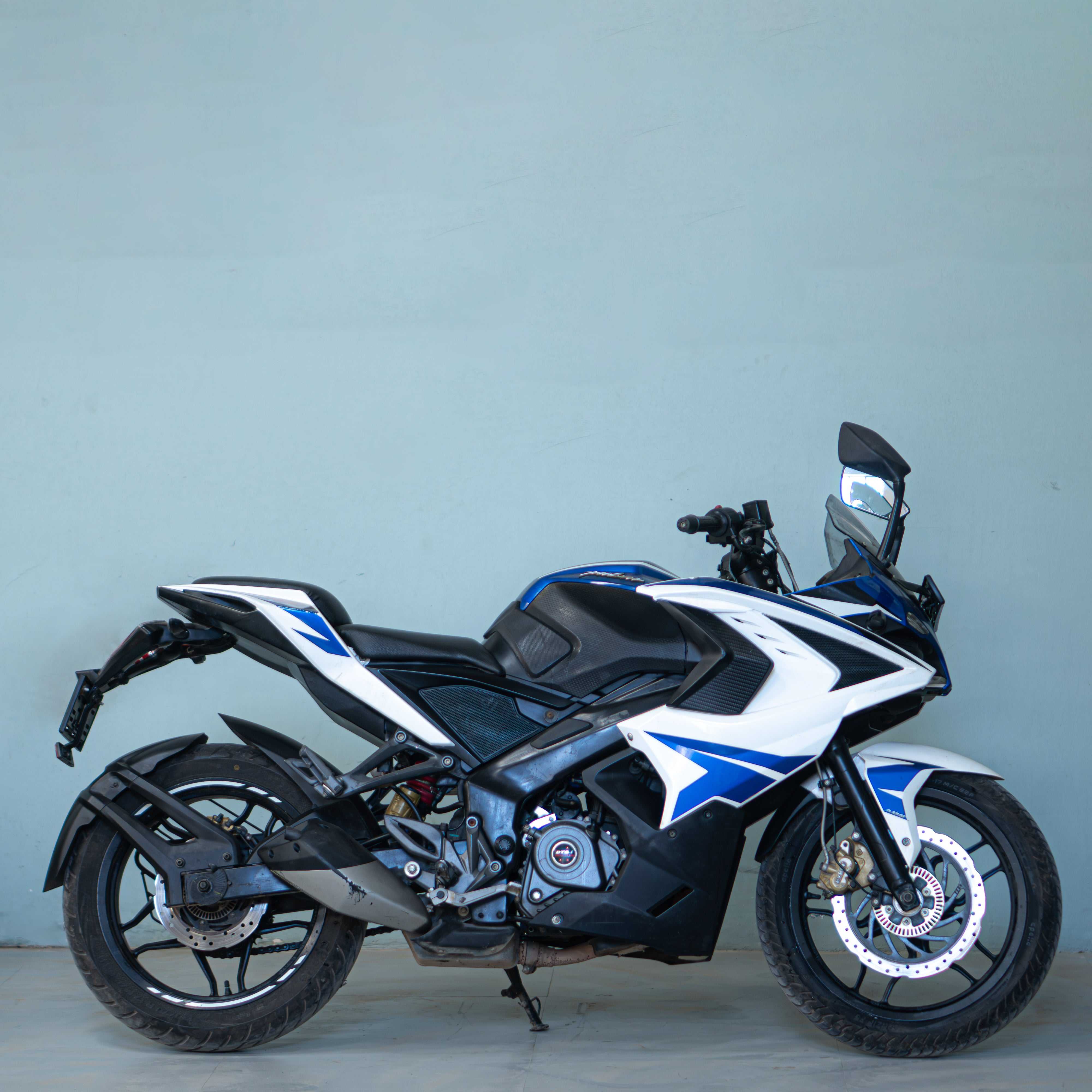 Bajaj Pulsar RS 200 - Image 4