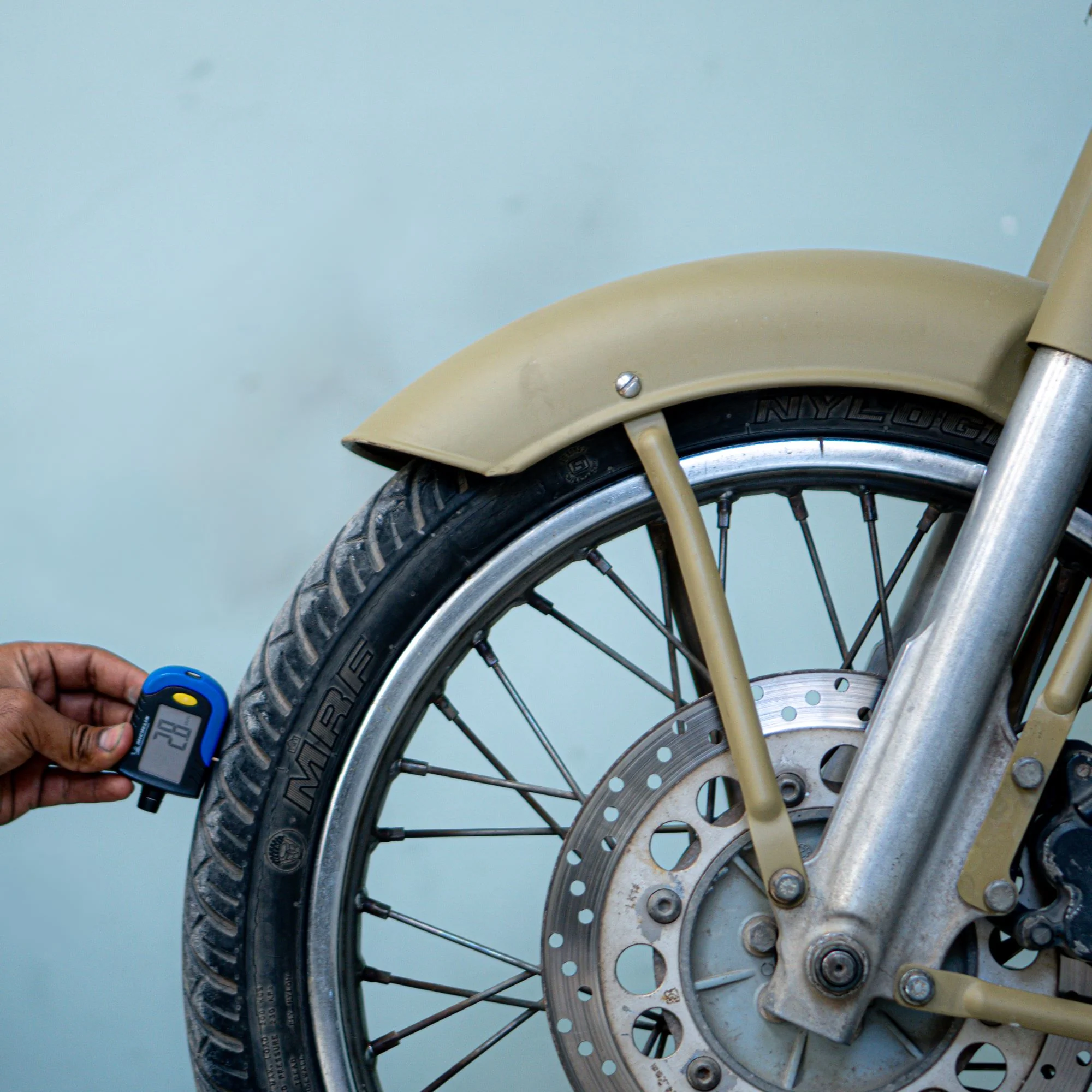 Royal Enfield Classic 500 - Image 5