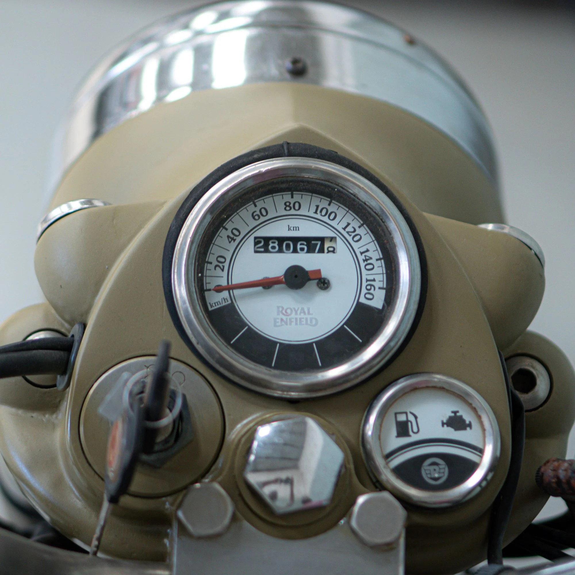 Royal Enfield Classic 500 - Image 7