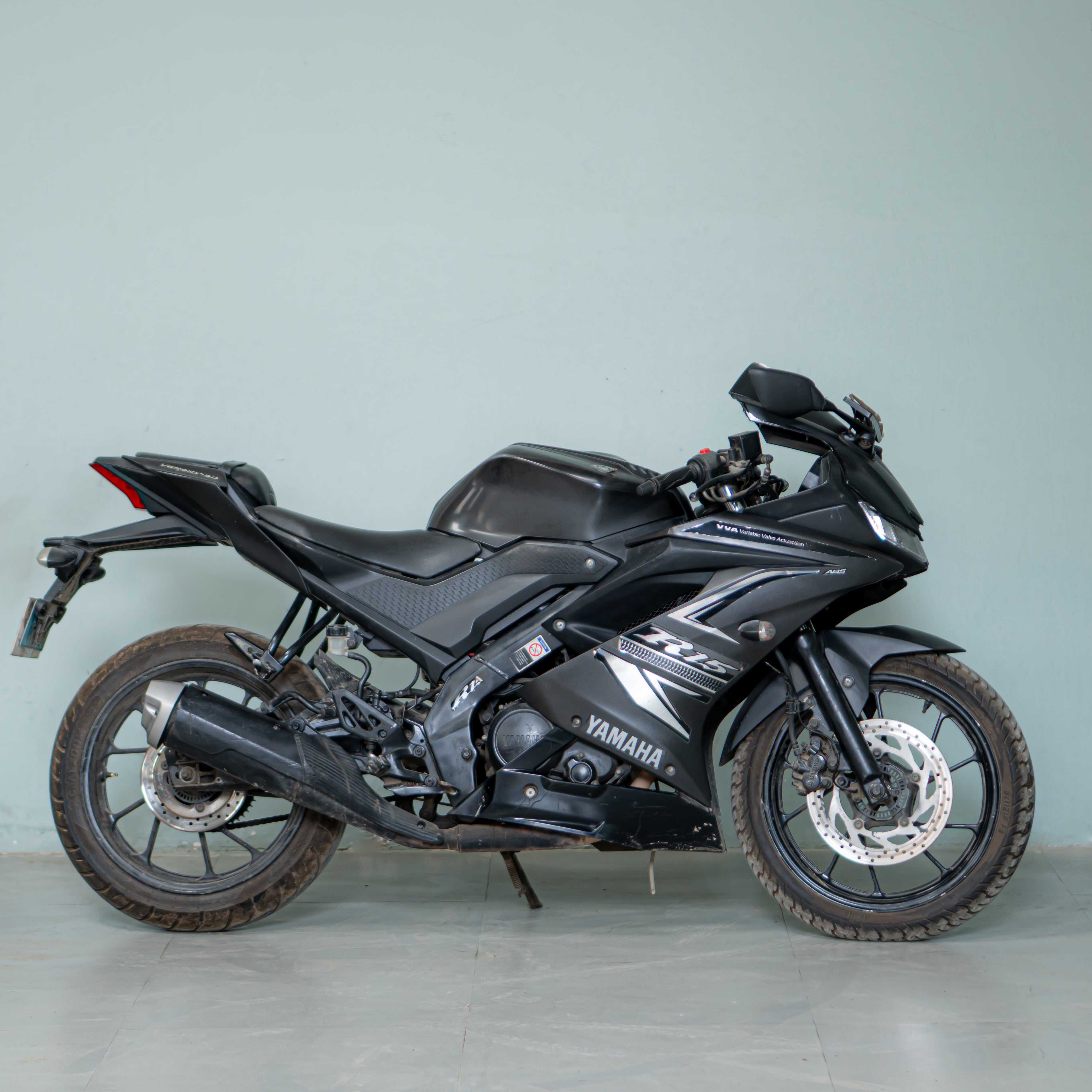 Yamaha R15 V3 - Image 4